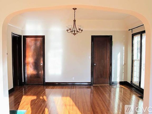 2nd image of 1007 S Orange Dr #1009