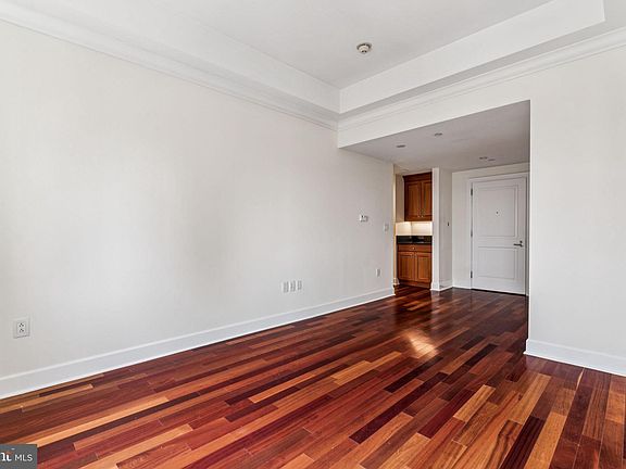 4th image of 1701 Locust St #2111