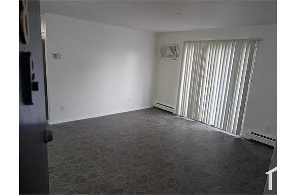 Building Photo - 16111 Maple Park Dr