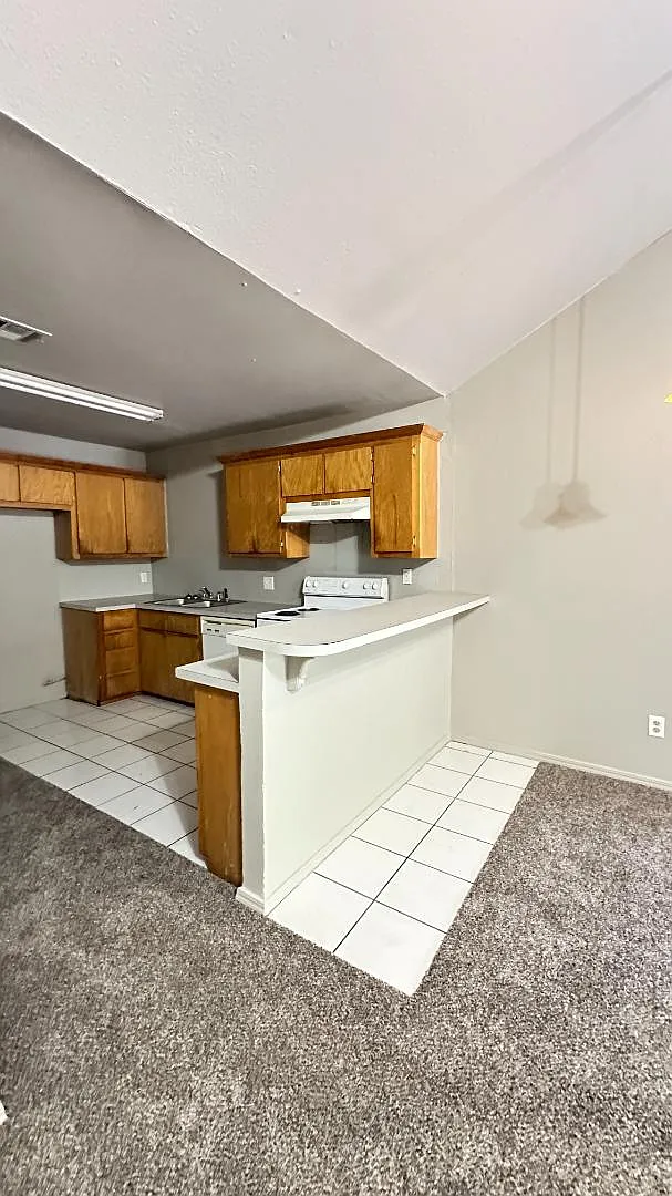 14117 SE 29th St - O — Photo 3