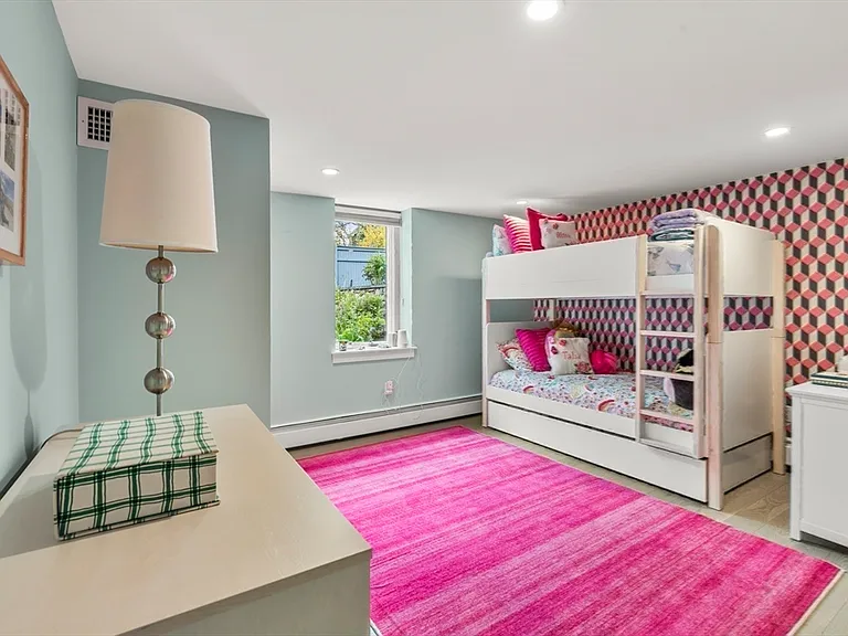 37 Beverly Rd — Photo 23