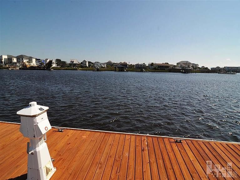 1st image of 40 Harbour Point Yacht Club