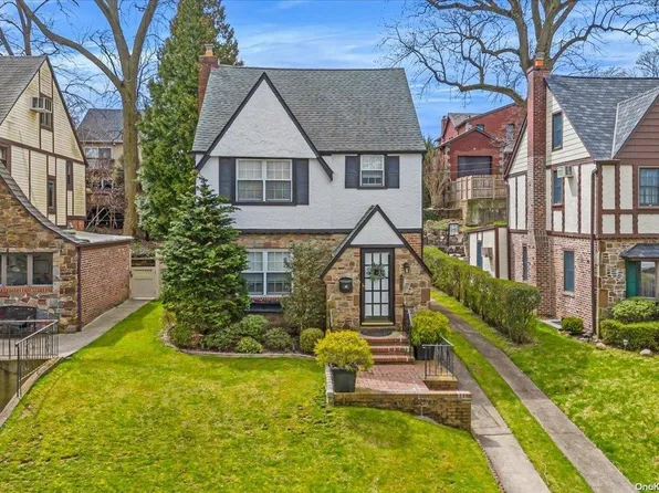 50-52 245th Street, Douglaston, NY 11362