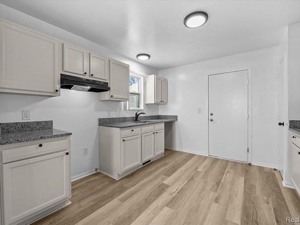 4974 Lovett St, photo 10