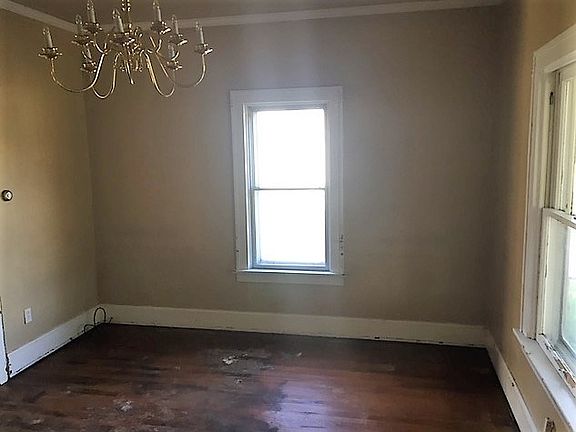 5th image of 588 Uncapher Ave
