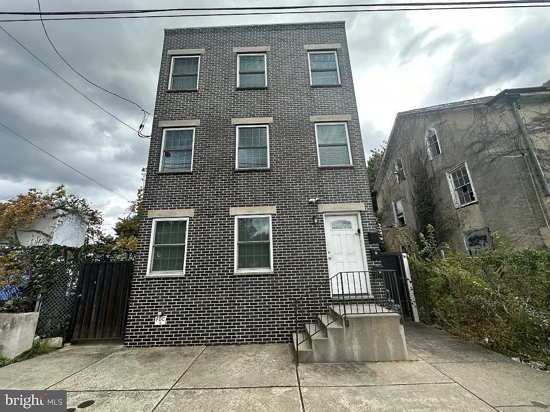 2040-42 East. Haines St — Photo 1