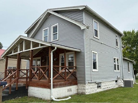 2nd image of 916 Ingersoll Pl
