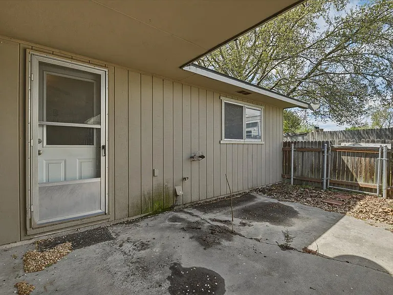 117 N Homedale Ave — Photo 20