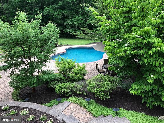 3rd image of 107 Lakewood Dr