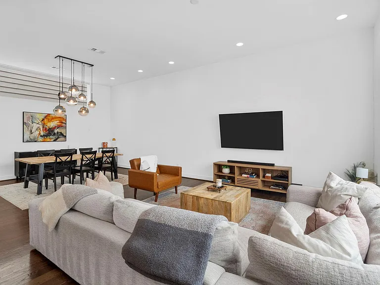 1159 W 18th St — Photo 13