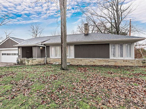 3rd image of 16237 Forest Hills Blvd