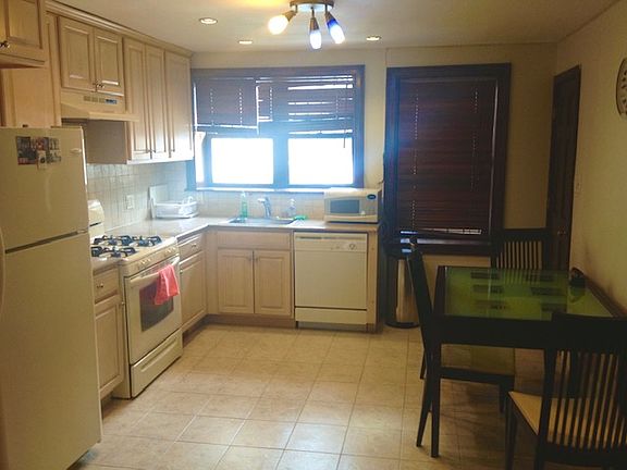 4th image of 312 Lafayette Ave #1