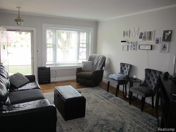2nd image of 32529 Firwood Dr