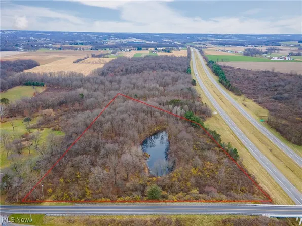 W Garfield Rd, Columbiana, OH 44408