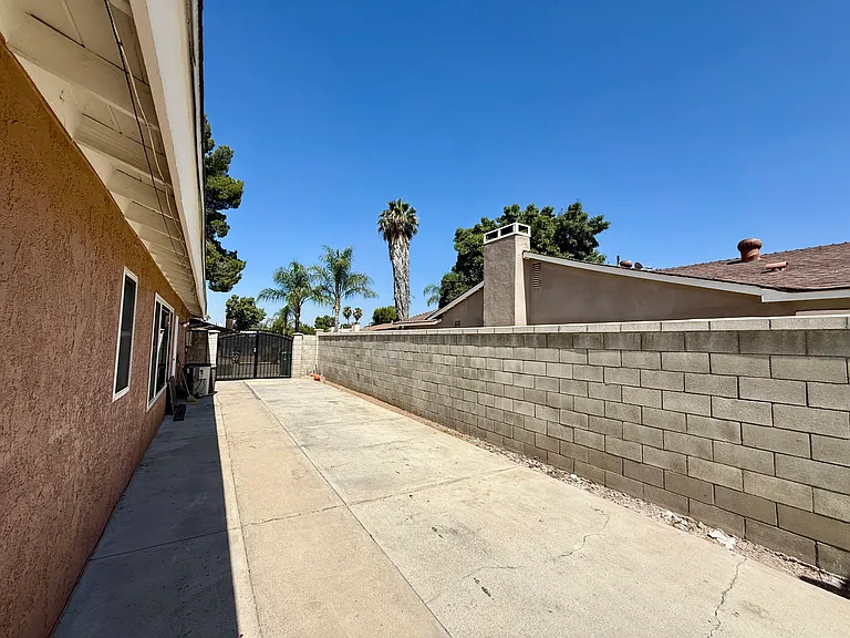14340 Palmea Dr — Photo 21