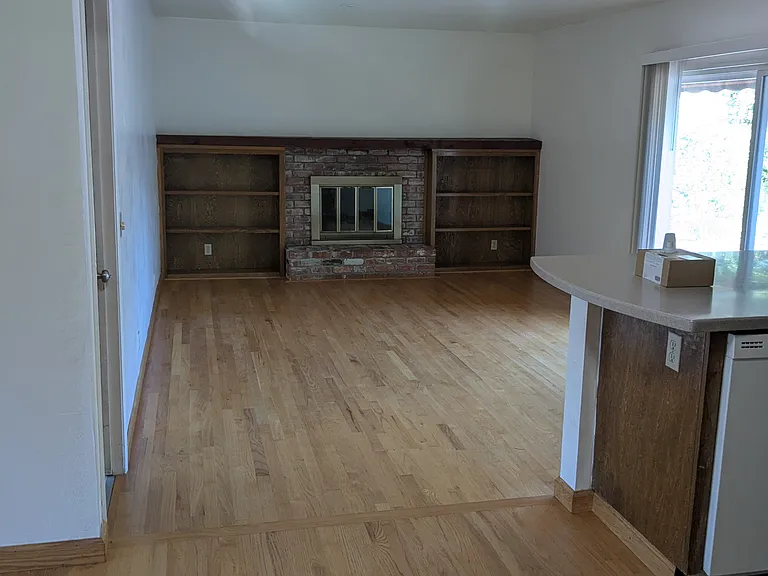 2429 Woodstock Ct — Photo 4