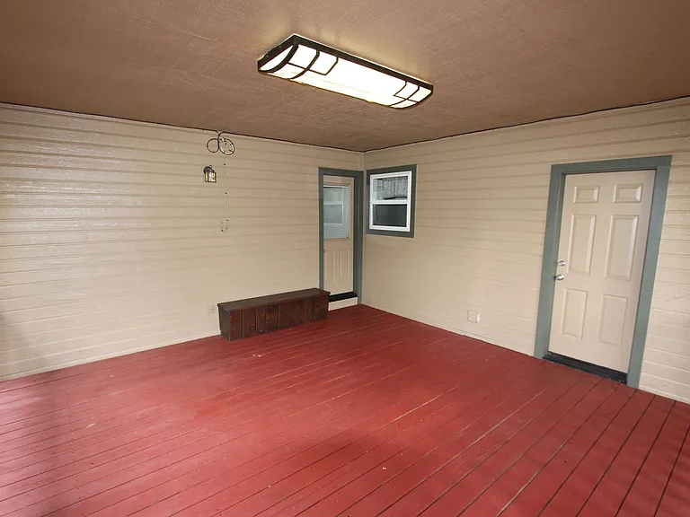 2100 N Timberline Rd — Photo 23