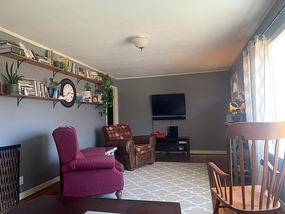 3rd image of 842 W Shadowlawn Dr