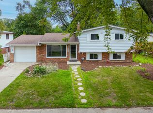 20940 Birchwood St, Farmington, MI 48336