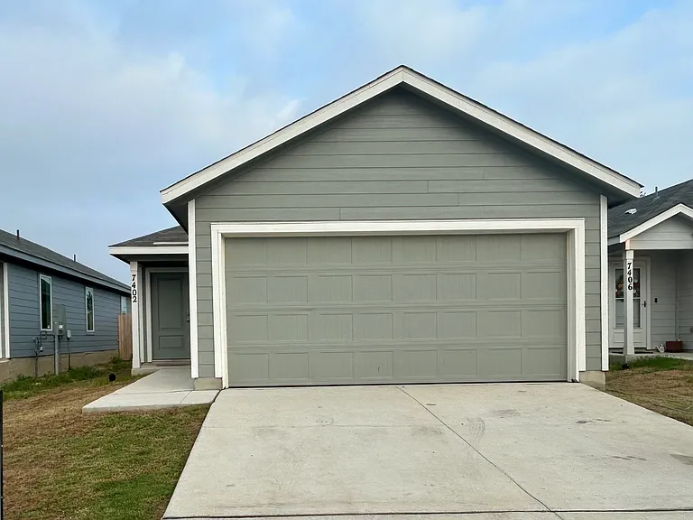 7402 Brownleaf Dr — Photo 1