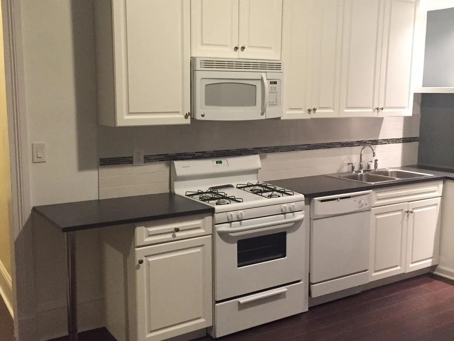 2 bed, 1000 sqft, $1,250 — Photo 3
