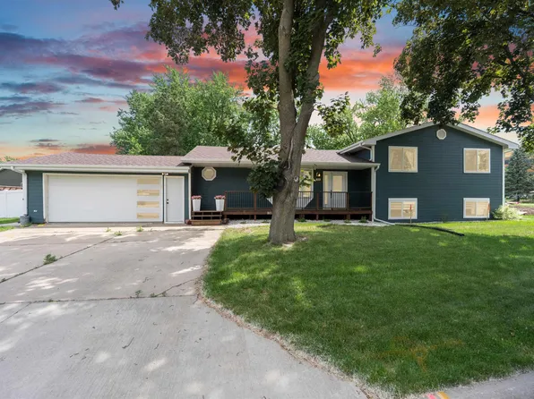 1501 E Sylvan Cir, Brandon, SD 57005