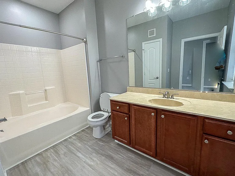 912 Southmoor Dr #203 — Photo 18