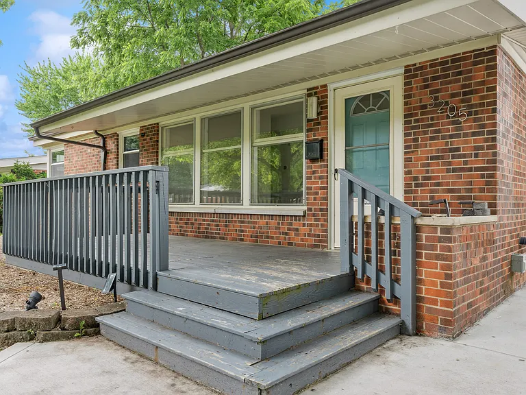 3205 Braddock St — Photo 2