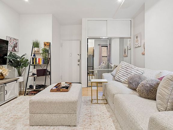 4th image of 352 W 56th St APT 3B