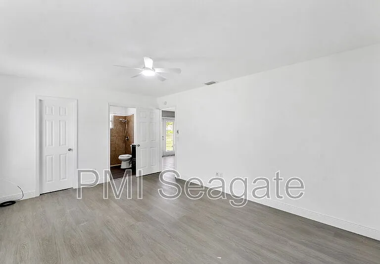 11448 68th St N — Photo 35