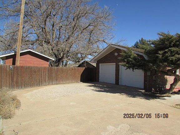 4th image of 608 W Avenue J