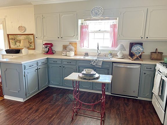 4th image of 2845 Candies Ln NW