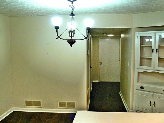 3rd image of 1806 Augusta Dr