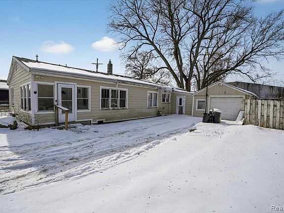 3rd image of 160 Beadle Lake Rd