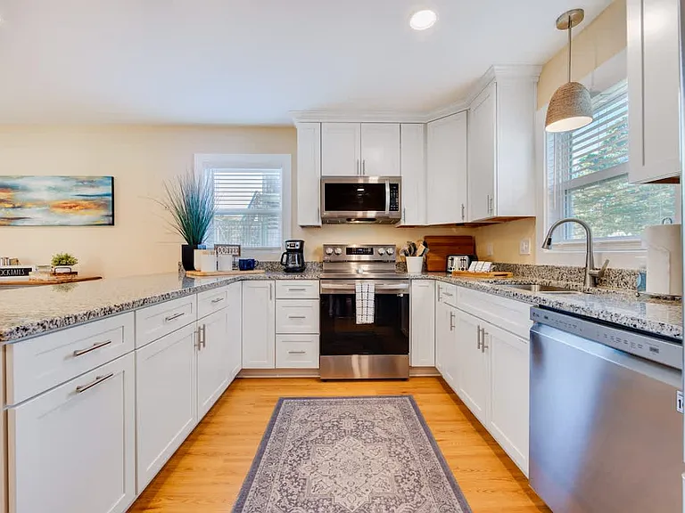 906 W Sportsman Dr #1 — Photo 2