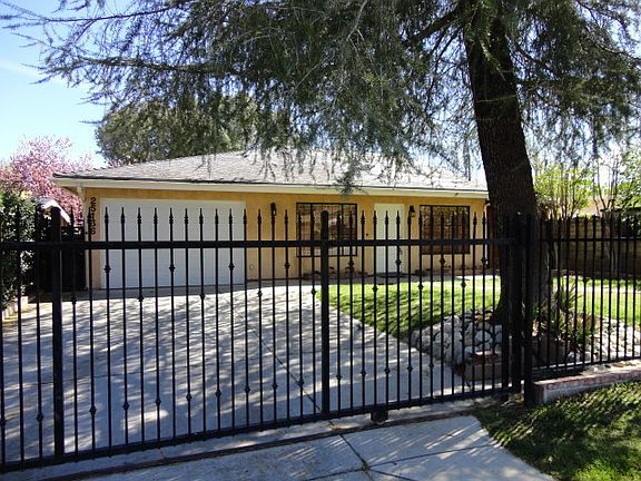 2nd image of 25136 Everett Dr