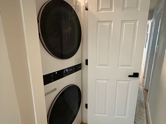4th image of 2607 W Rascher Ave Unit 1