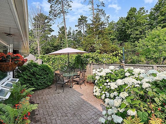 2nd image of 32 Tiny Beaches Rd N