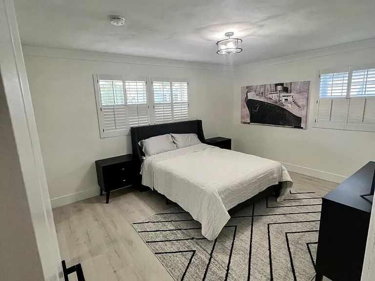 3663 NE Barbara Dr — Photo 6