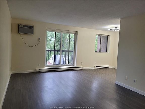 5th image of 3950 Wyandotte St E #403