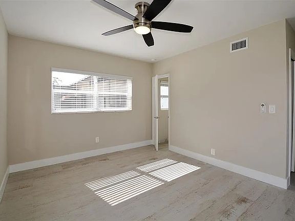 3rd image of 1835 Park Ln #1