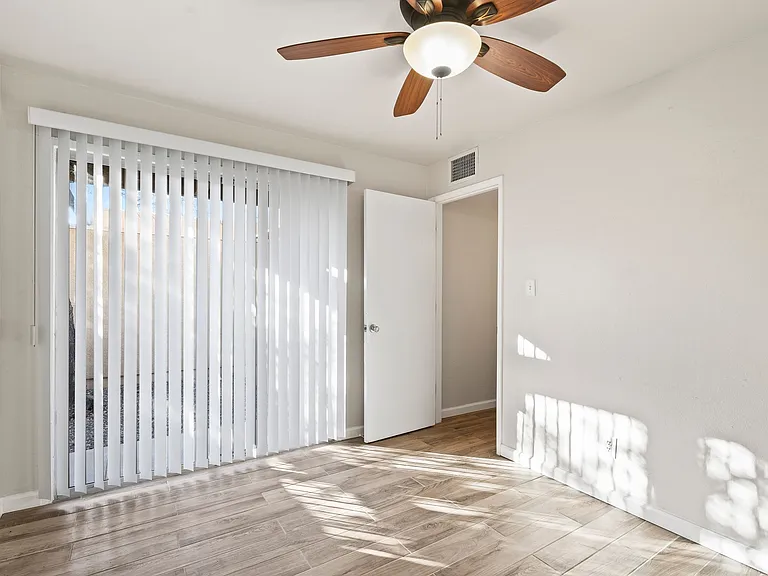 Park Town Homes — Photo 11