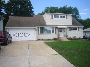 2398 Stanford Dr, Wickliffe, OH 44092
