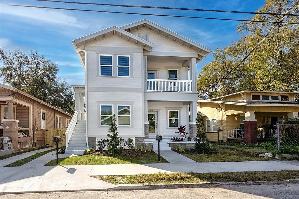 3 bed, 2.0 bath, 1275 sqft, $2,595 — Photo 1