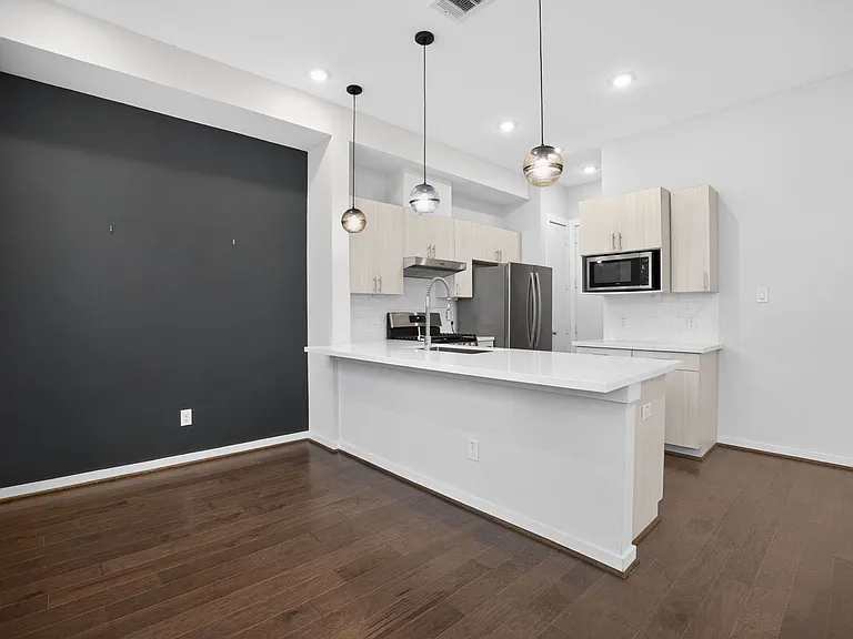 619 Thornton Oaks Ln — Photo 6