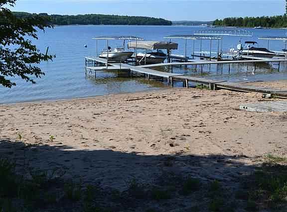 4th image of 292 Cove Ln