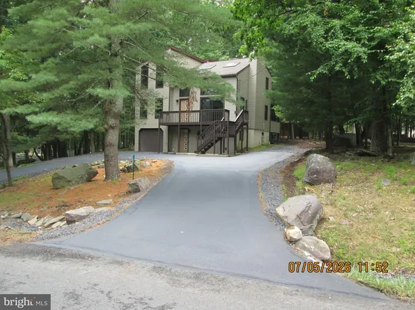 207 Somerset Dr, East Stroudsburg, PA 18301
