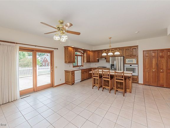 3rd image of 4870 Valleybrook Dr