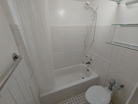 4th image of 2420-1202 Ridgewood Ave #2420