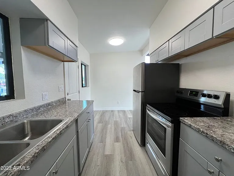 453 W University Dr — Photo 8